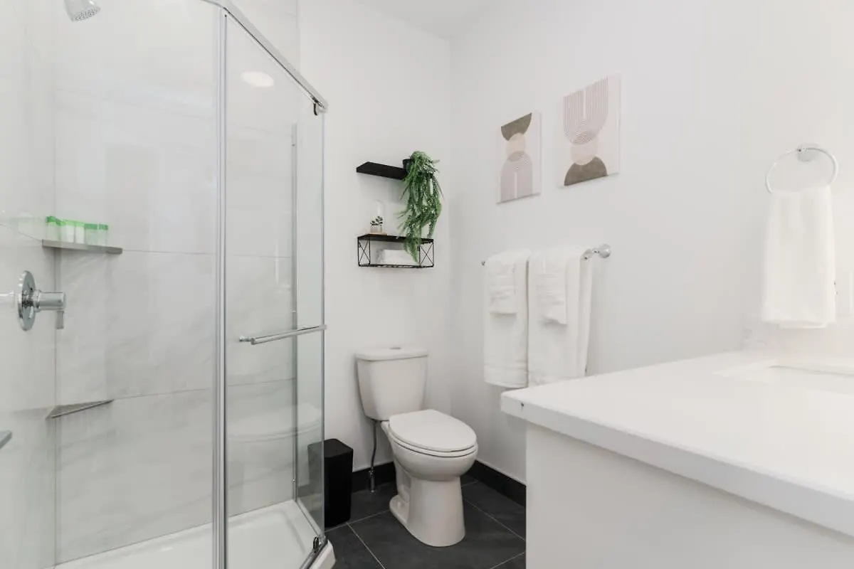 Spacious 3Br Suite For 10 W Patio Heart Of 토론토 0*,